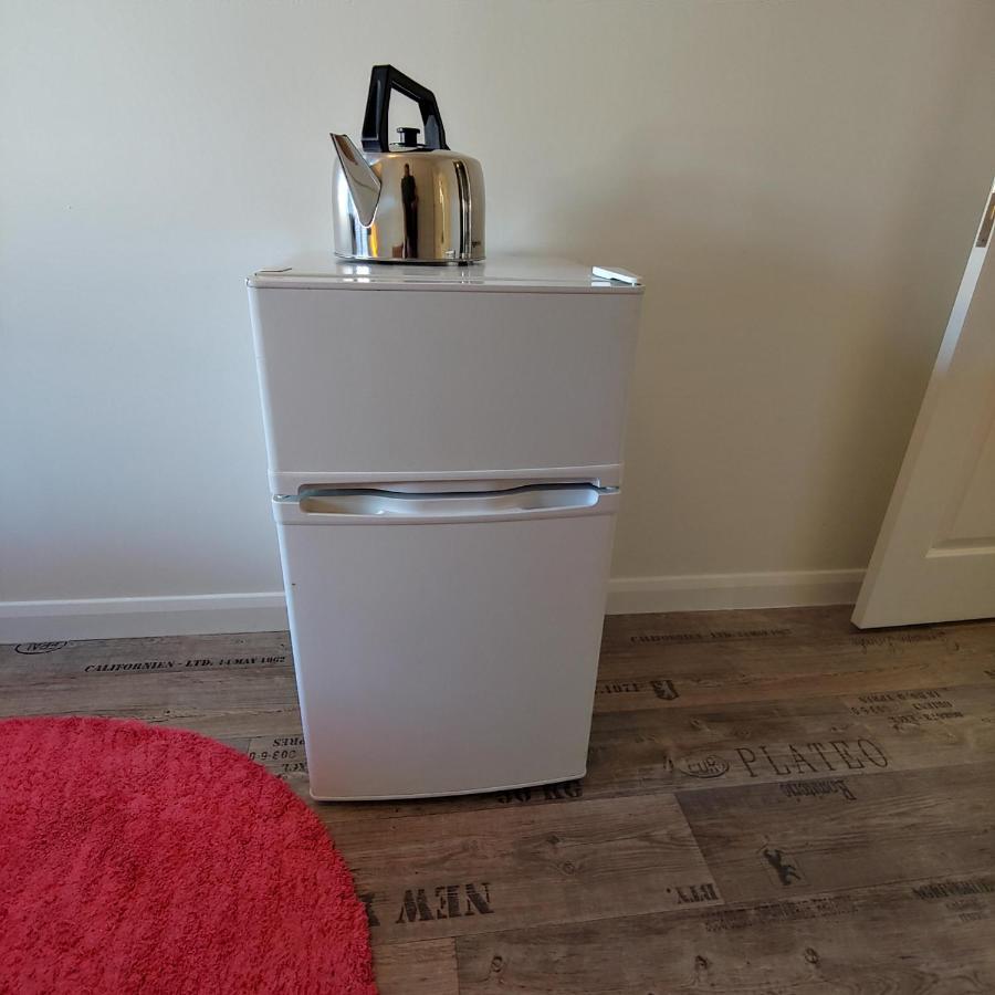 Ensuite Master Bedroom, Private Bathroom, Inside Family Home, Walking Distance To Harry Potter ワトフォード エクステリア 写真