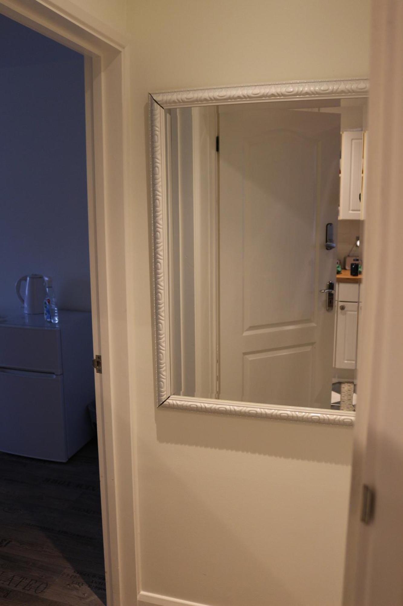Ensuite Master Bedroom, Private Bathroom, Inside Family Home, Walking Distance To Harry Potter ワトフォード エクステリア 写真